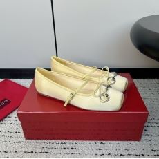 Gucci Flat Shoes